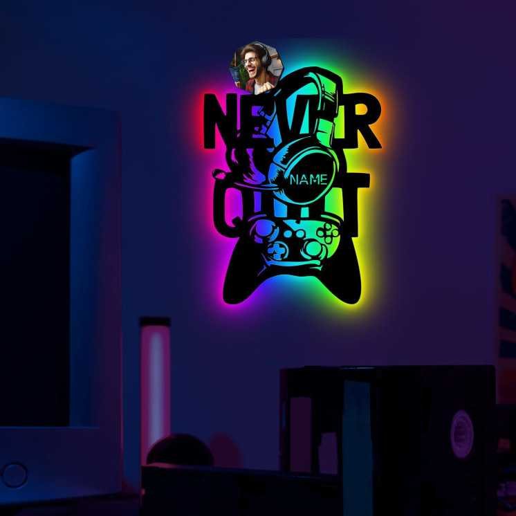 NEVER QUIT Mit Foto auf Holz gedruckt Gaming Schild - Gamer Geschenkidee personalisiert Mit Name Zimmer (Optional) Led